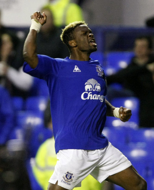 Jelavic'i kadrosuna katan Everton, Fransız golcü Luis Saha'nın Tottenham'la görüşmesine izin verdi. Transfer gün içinde resmiyet kazanabilir