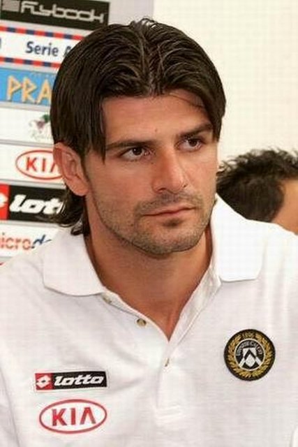 Juventus, İtalya Milli Takımı formasıyla Dünya Kupası'nı kazanan Vincenzo Iaquinta'yı Cesena'ya kiraladı.