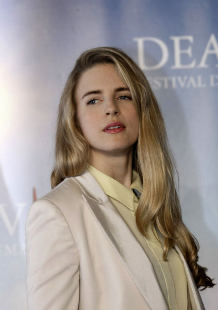 Brit Marling (28): Sound of My Voice, Another Earth gibi filmlerde oynayan yıldız ekonomi okudu.
