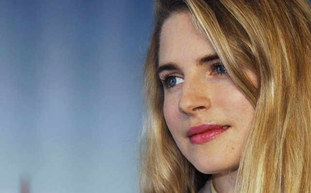 Brit Marling (28): Sound of My Voice, Another Earth gibi filmlerde oynayan yıldız ekonomi okudu.