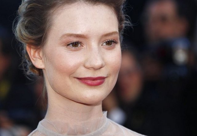 Mia Wasikowska (22): Alice Harikalar Diyarı'nda filmiyle adını duyurdu.