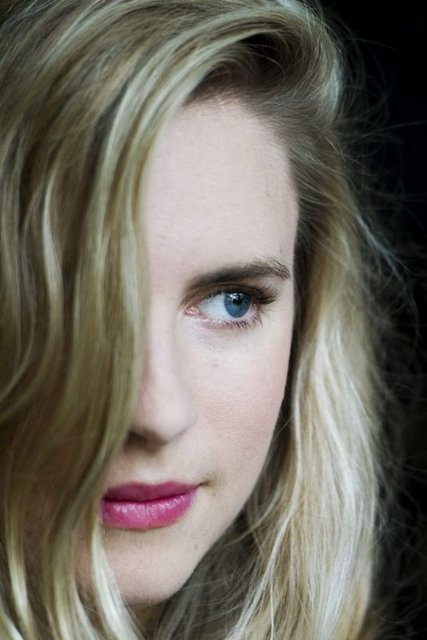 Brit Marling (28): Sound of My Voice, Another Earth gibi filmlerde oynayan yıldız ekonomi okudu.