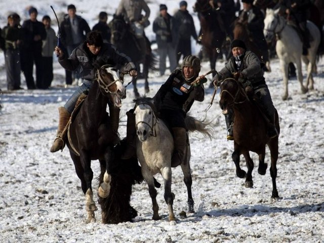 TACİKİSTAN: -20 DERECE, OKULLAR TATİL