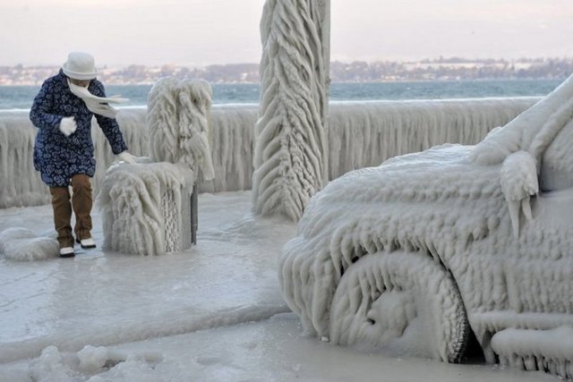 İSVİÇRE: -30 DERECE, RAYLAR BUZ TUTTU