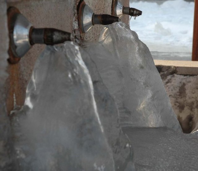 AĞRI: -35 DERECE, 3 METRELİK SARKITLAR OLUŞTU