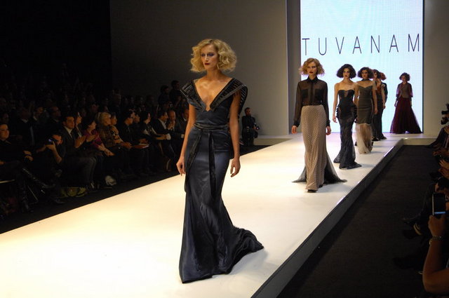 TUVANA BÜYÜKÇINAR DEFİLESİ 