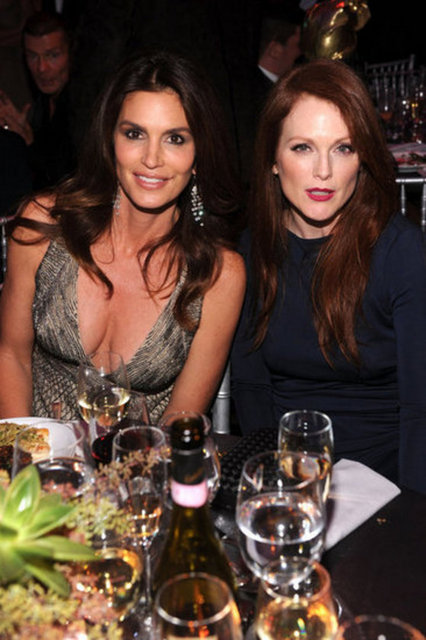CINDY CRAWFORD, JULIANNE MOORE