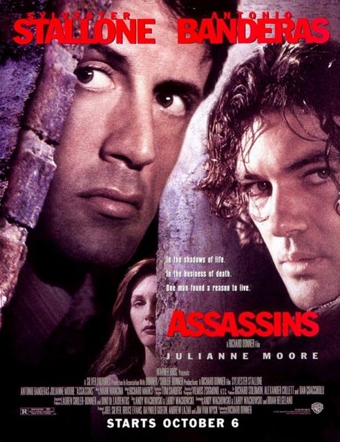 11-Suikast Çemberi (Assassins) (1995) -  - İki rakip kiralık katili karşı karşıya getiren ve buna 'heyecanlı' bir omurgadan yaklaşan bir eser. Başrollerde Slyvester Stallone ve Antonio Banders var. Kuşak çatışmasının böylesini izlemeyi nasip kılanlar ise burada ilk senaryolarını veren Wachowski Kardeşler ile yönetmen Richard Donner.