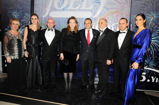 TÜLİN,NEYLAN,METE VARDAR,BEYHAN-EGEMEN BAĞIŞ,SİNAN,MERT,SEDA VARDAR 