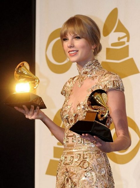 TAYLOR SWIFT