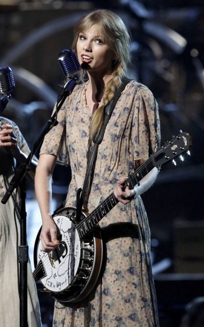 TAYLOR SWIFT