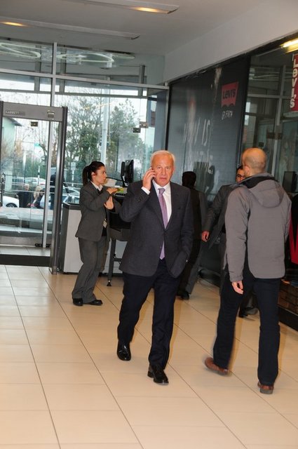 CEZMİ MUTLU