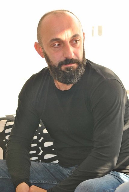 MUHTEŞEM BENZERLİK…Oynadığı birçok başarılı rol ile gerek ülkemizde gerekse birçok yabancı ülkede geniş hayran kitlesi bulunan usta oyuncu Halit Ergenç'in bire bir benzeri görenleri hayrete düşürüyor…