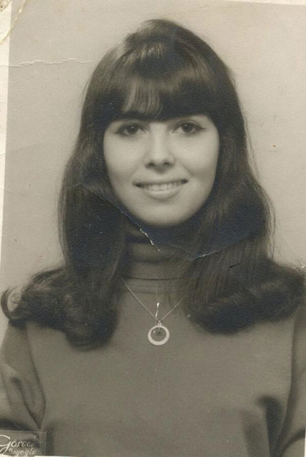 Ardından Serdar Ortaç'ın geçen haftalarda twiitter'dan paylaştığı annesi Nesrin Ortaç'ın fotoğrafı görenleri şaşırttı.