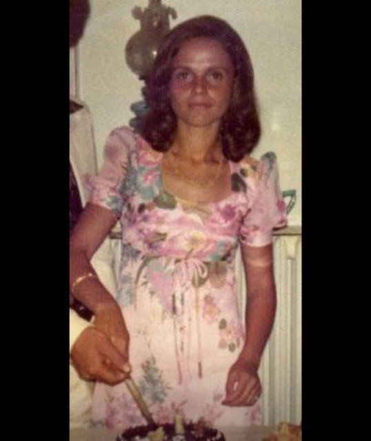 Ünlü popçunun kardeşi Ali Boz, annesi Nedret Boz'un gençlik fotoğrafını paylaştı.