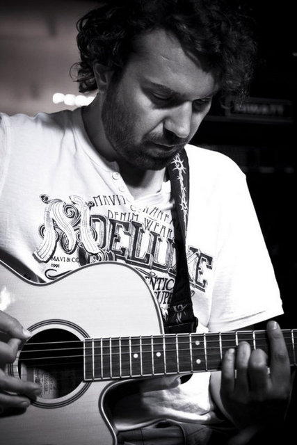 Halil Sezai- Şarkıcı