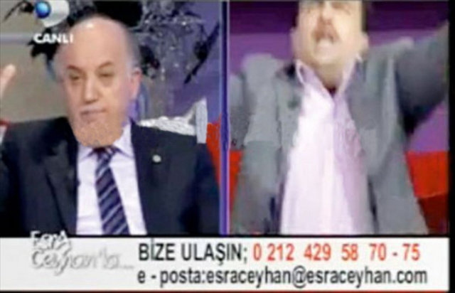 Esra Ceyhan, programına ilahi bir güçle havalandığını iddia eden bir adam çıkarır. Psikiyatr bir doktor bunun mümkün olamayacağını söylediği anda "Allahhhhh" nidasıyla, iddia sahibi adam kanepeden havaya doğru sıçrar. Kameralara çarpıp durana kadar yuvarlanmaya devam eder. Sonrasında hiçbir şey olmamış gibi, ayağa kalkar ve kanepeye oturur.