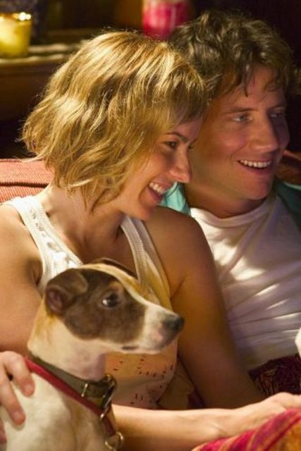 Filmde Jim Carrey'nin vefalı ve akıllı köpeği Milo rolünde Max adlı köpek oynamıştı.