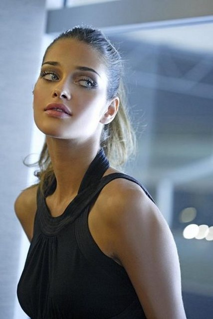 Ana Beatriz Barros