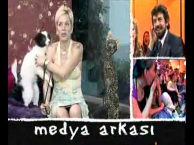 Billur Kalkavan'ın köpeği canlı yayında koluna yanaşması