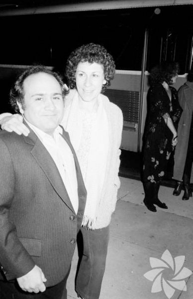 Rhea Perlman - Danny Devito (1982)