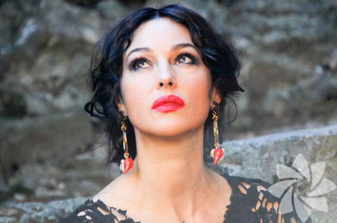 Monica Belluci - Dolce Gabbana