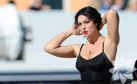 Monica Belluci - Dolce Gabbana