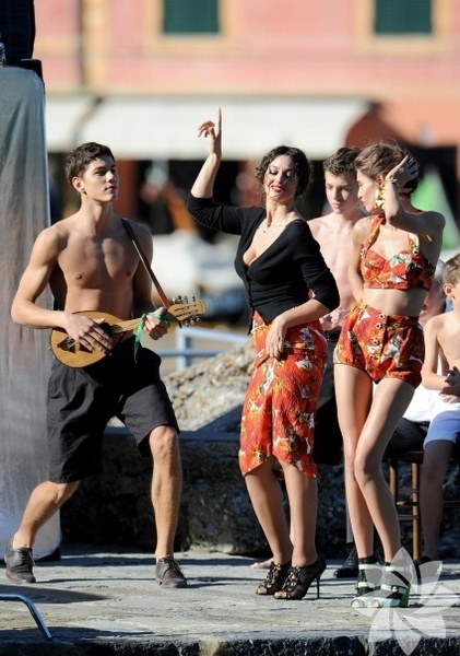 Monica Belluci - Dolce Gabbana