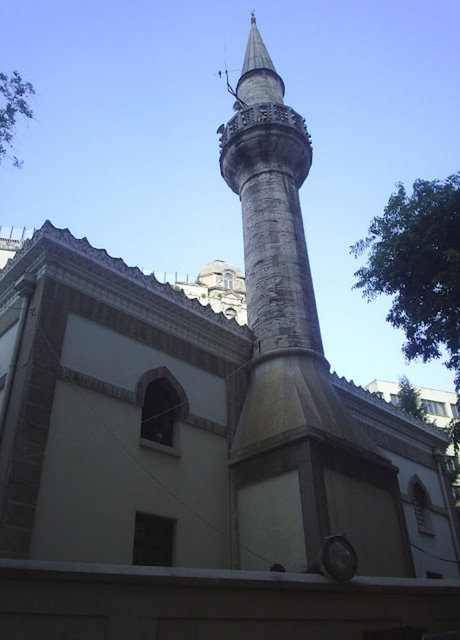 Hüseyin Efendi aynı zamanda 'Galatasaray Ağası'ydı. Bu nedenle Ağa Cami olarak anılır.