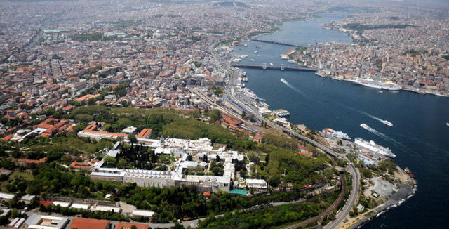 * ALTIN BOYNUZ: Biz 'Haliç' diyorsak da Batı kaynaklarında 'Altın Boynuz' olarak geçiyor.