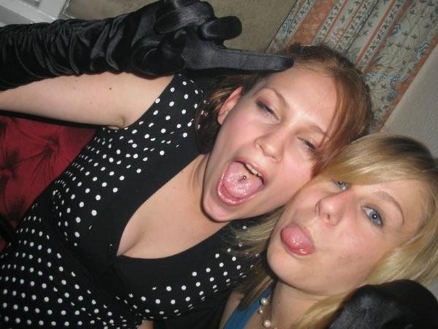 Kıvanç Tatlıtuğ'la başrolü paylaştığı 'Kurt Seyit ve Şura' dizisiyle ekrana gelmeye hazırlanan Farah Zeynep Abdullah'ın eski fotoğrafları güzel oyuncunun zaman içinde büyük bir değişim geçirdiğini gözler önüne serdi.