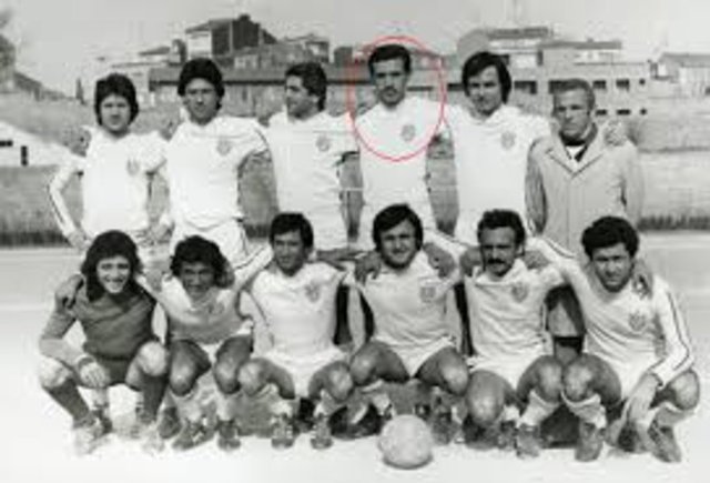 "Bir tek gün Ankara'da spikerlik imtihanına girmek için izin istedi, verdim ama olmadı" ifadelerine de yer verildi. Gürses açıklamalarını, gençleştirdiği takımının şampiyon olduğunu ifade ediyor. 