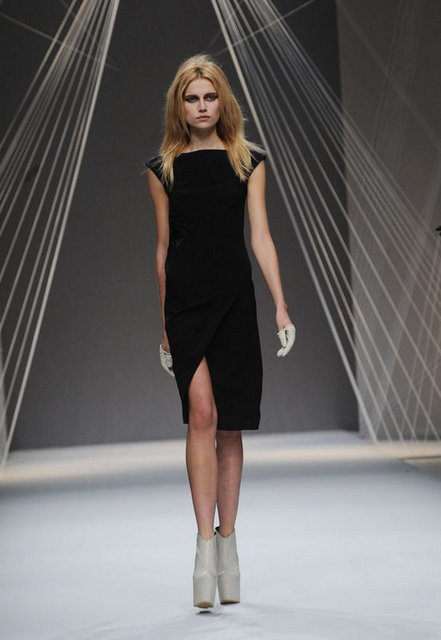 ARZU KAPROL DEFİLESİ 