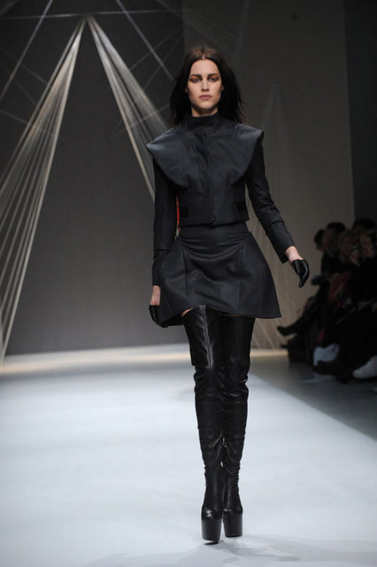 ARZU KAPROL DEFİLESİ 