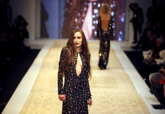 ELIZABETH JAGGER 