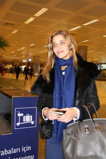 ANA BEATRIZ BARROS 