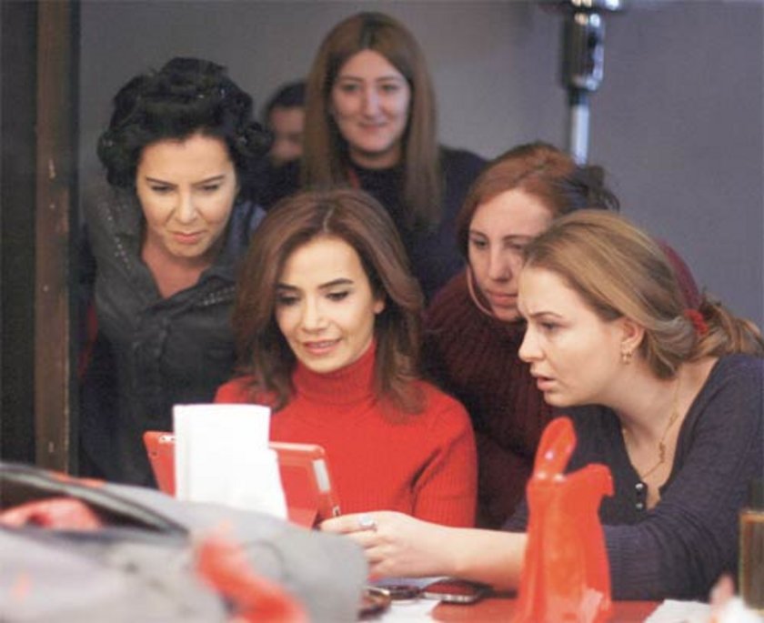 Umutsuz ev kadınları seti Songül Öden Evrim Solmaz Ceyda Düvenci