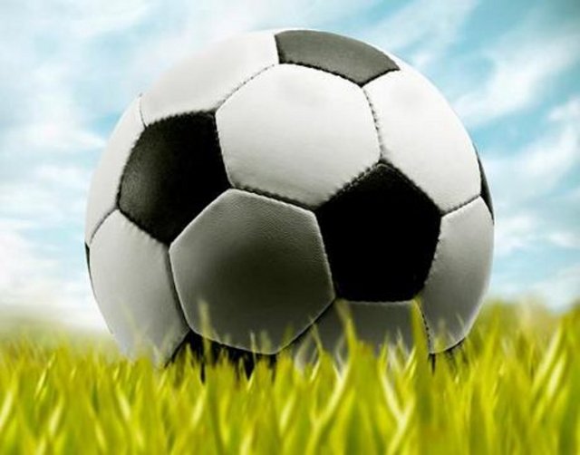 Televizyonda ilk spor naklen yayını olarak İzmir'den Karşıyaka -İstanbulspor futbol karşılaşması verildi.