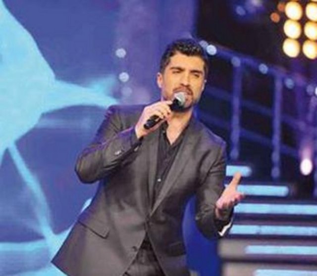 Avşar programına konuk olan Özcan Deniz'e "Askerdeyken cinsellik ihtiyacınızı nasıl hallediyordunuz" diye sordu ve hiç beklemediği bir cevap aldı:"Senin resimlerinle hallediyorduk."