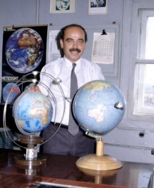 'DONSUZ GECELER' DİLERİM - TRT ekranlarının en ilginç hava durumu sunucularından biriydi Ersin İmer.. -