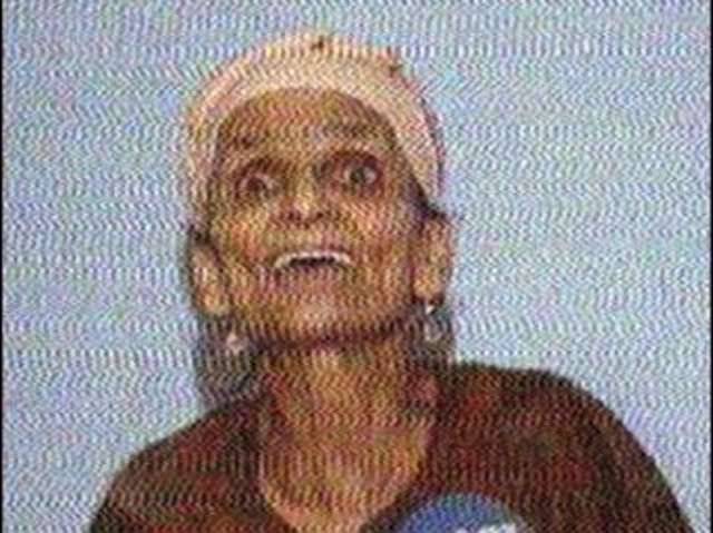 Kibariye'nin annesi Makbule Tokmak kızının boşandığı eşine olan kızgınlığını öyle bir dile getirdi ki onun eski damadına "şöfeerr, şöfer" diye seslenmesi uzun süre espri konusu oldu. -