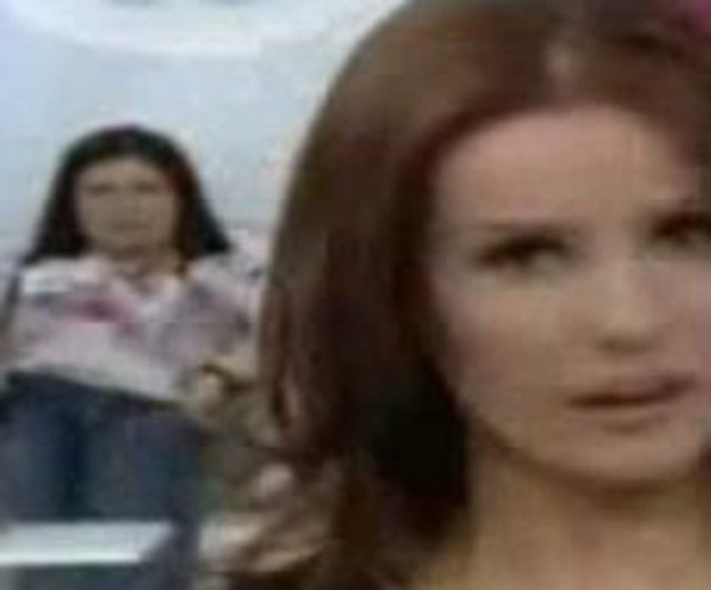 Esra Erol ona "Haydi bayka kapıya" diye cevap verdi. Bu eşcinsellerı kızdırdı. -