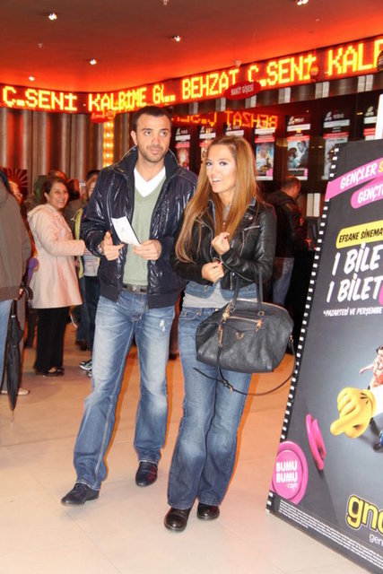 Sosyal medya sitelerinden bol bol fotoğraf paylaşıyor