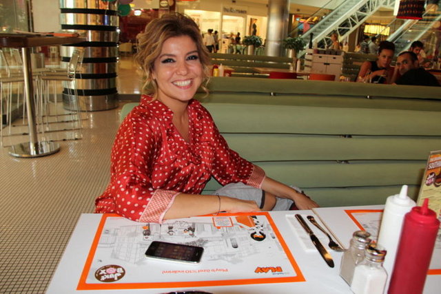 Onun da her yaptığı olay...