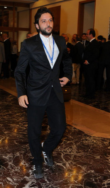 Twitter'a bir girdi pir girdi.