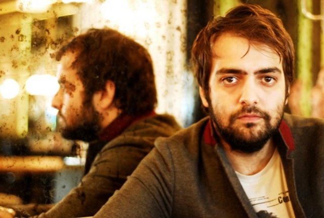 Binbir Gece dizisinin Gani'si Küçükçağlayan Yalan Dünya'daki rolüyle internet fenomeni oldu...