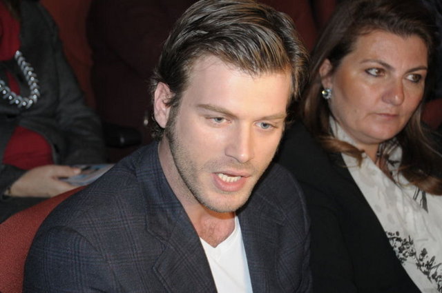 Kıvanç Tatlıtuğ...