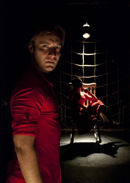 **Cihangir Sahnesi'nde; 20-27 Mart, saat 20.30'da, "İç Ses / Tiyatro Boyalı Kuş". Tel: (212 245 21 09) -  - ** Üsküdar Musahipzade Celal Sahnesi'nde; 16 Mart Cuma, sat 20.30'da, 17 Mart Cumartesi, saat 15.00 ve 20.30'da, 18 Mart Pazar, saat 15.00'te, "Otobüs". Giriş: 10, 7 TL. Tel: (216 553 03 97)