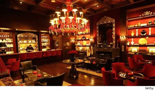 ** The Library Cigar Lounge / Taksim Tel: (212 225 70 00)