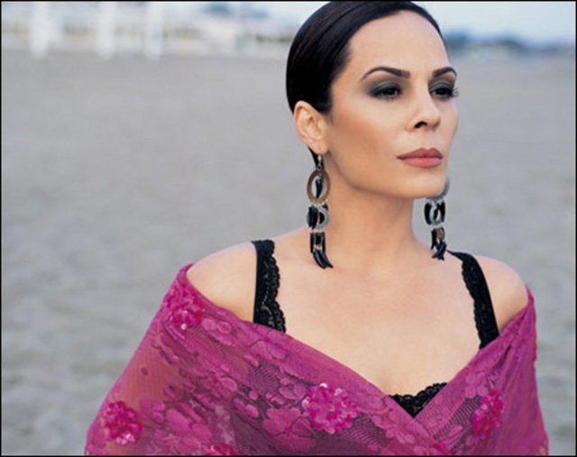 ** Alt'ta; 16 Mart Cuma, saat 22.30'da, Gülcan Altan, 19 Mart Pazartesi, saat 22.30'da, Selen Gülün Trio, 22 Mart Perşembe ise Demet Sağıroğlu. Giriş: 20, 10 TL. Tel: (212 244 85 67)  -  - ** Bursa Suare'de; 17 Mart Cumartesi, saat 23.00'te, Bengü. Giriş: 40, 30 TL. Tel: (224 443 10 01)